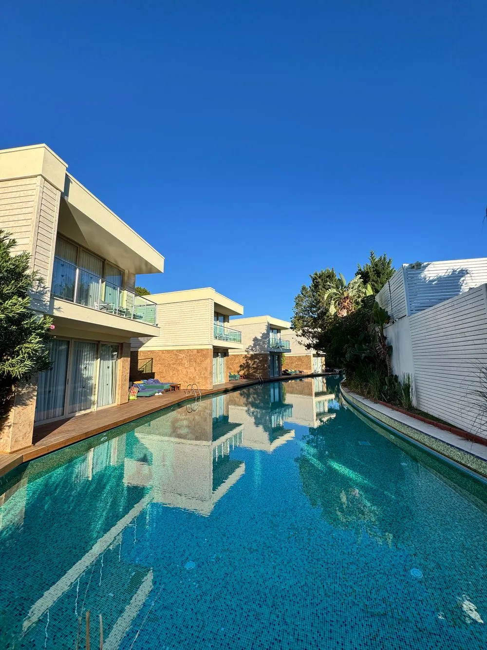 Modern townhouse, shared pool